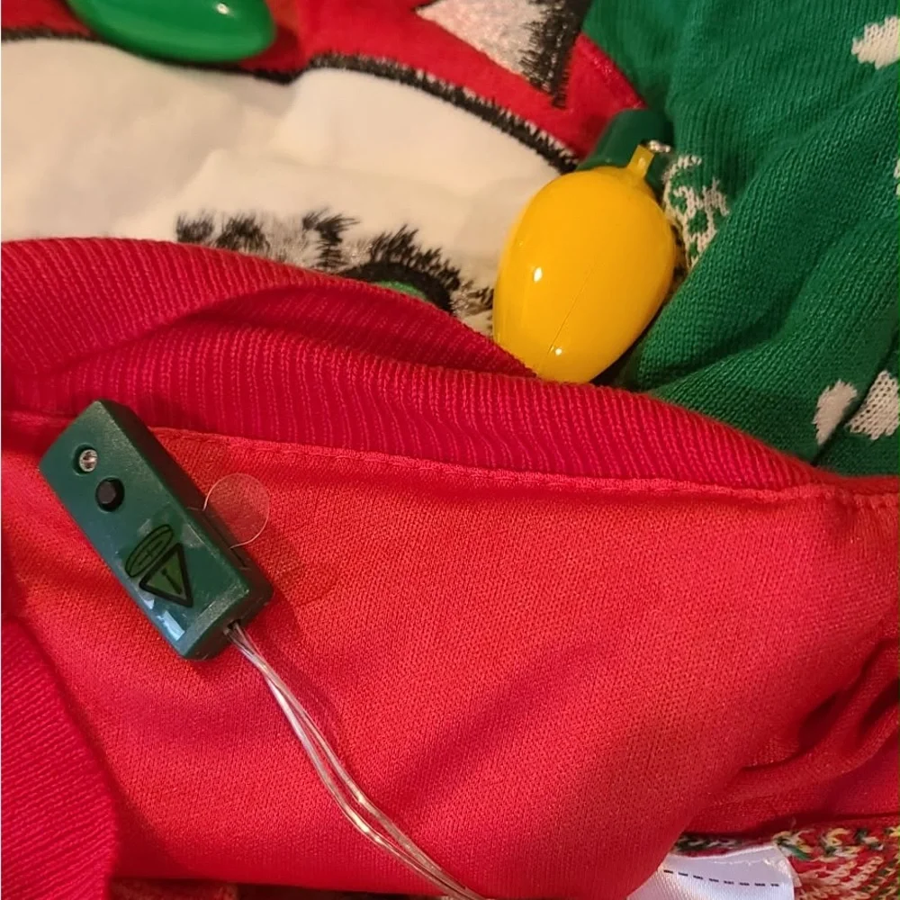 Unisex kids size 5-6 Cat Christmas Sweater with LED lights with 6 modes